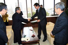 建設業協会西条支部と災害時の応援協定締結の写真2枚目