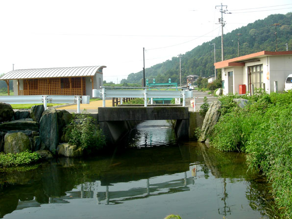 掛井手終点=兼久の大池(丹原町高松)の写真