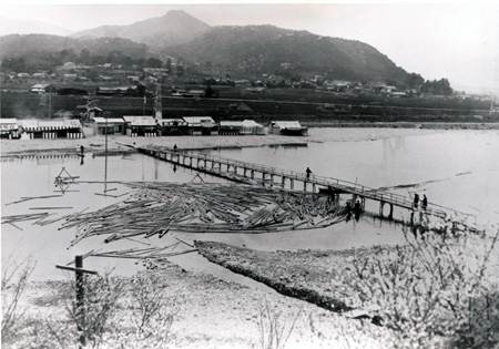 木流し風景(舞丈から中野方面を望む)昭和9年3月ころの写真