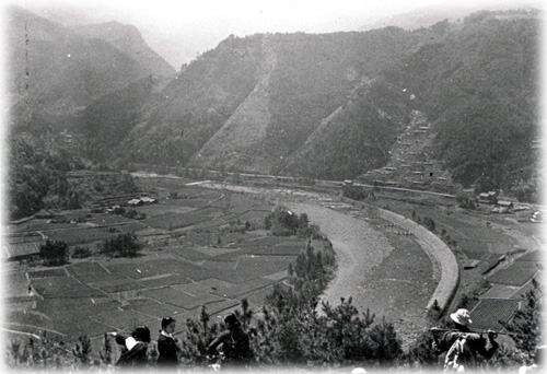 黒瀬の山崎地区(左)と大畑地区(右) 昭和8年ころの写真