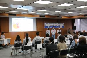 報告会にて研修成果発表