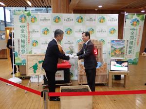 植樹祭　イベント　苗木　受取り