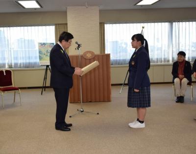 賞状読み上げ