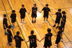 SUPER　BLITZスポーツ少年団　円　集合写真